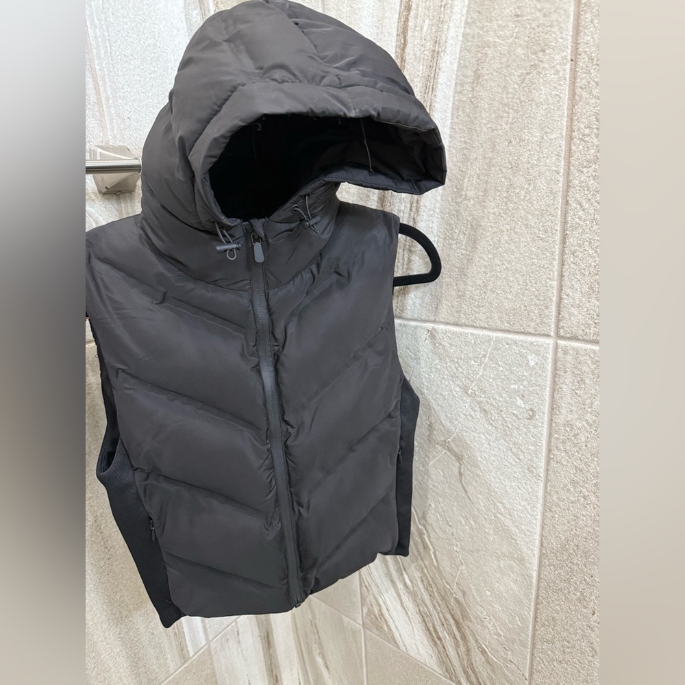 Zara Puffer Cropped Vest | Black | Small